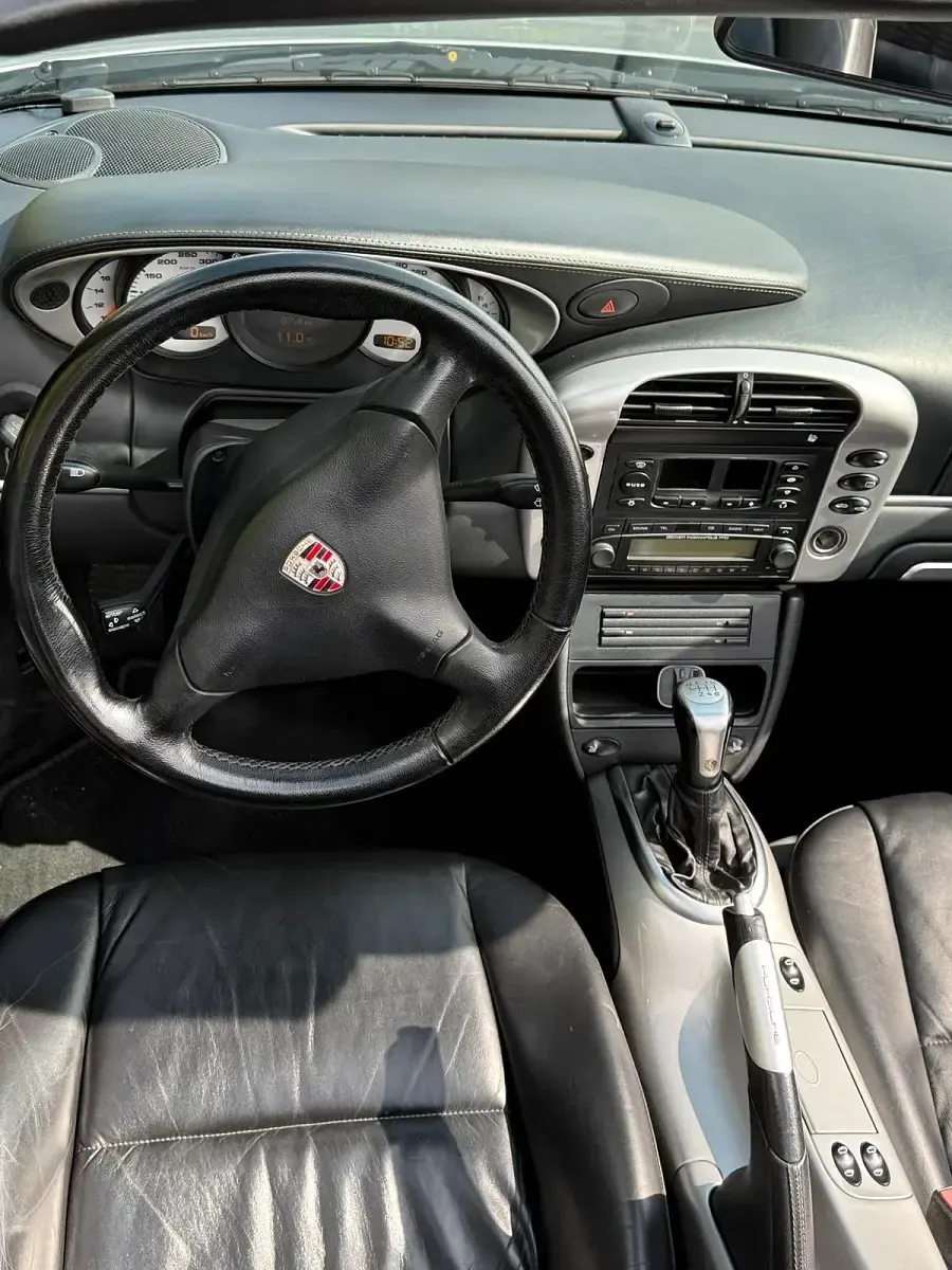 Używany Porsche 996 320 KM (235 kW) 2001 Srebrny Kabriolet