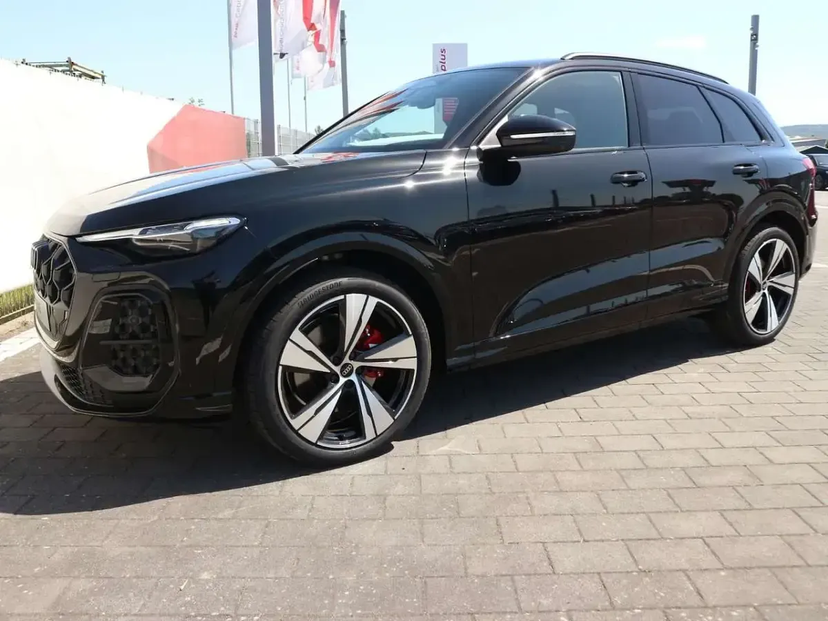 Neu Audi SQ5 Edition .1 367 PS (269 kW) 2025 Mythosschwarz metallic SUV