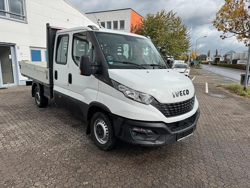 Weiß Gebraucht 2020 Iveco Daily Limousine | 23.400 € - Bild 1/4