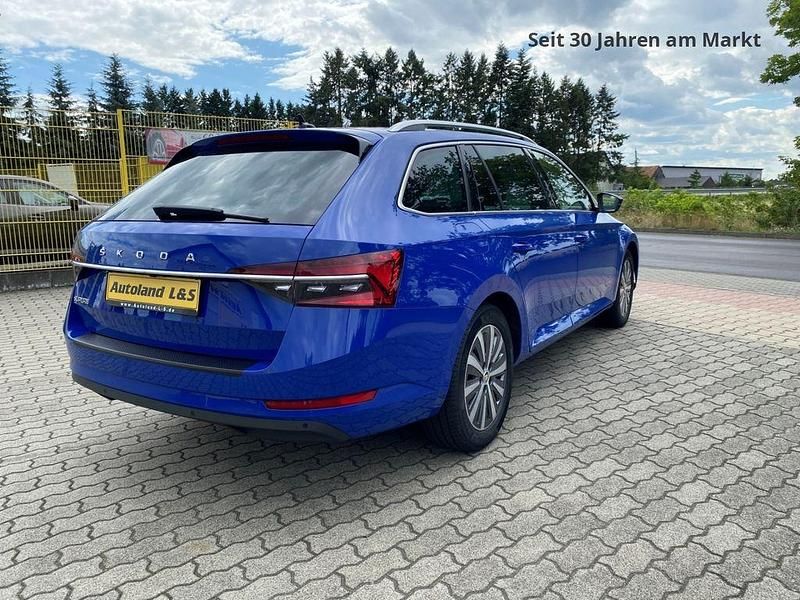 Gebraucht Skoda Superb Style 150 PS (110 kW) 2024 Modra energy/energy blue Kombi