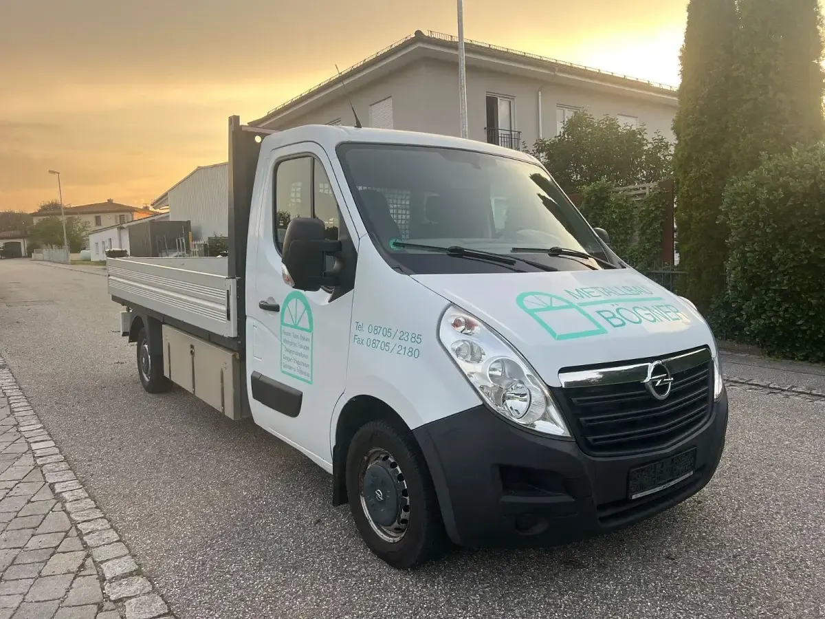 Gebraucht Opel Movano 131 PS (96 kW) 2018 Weiß Van / Kleinbus