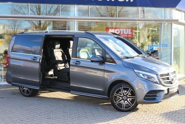 Grau metallic Gebraucht 2019 Mercedes V250 AMG Van / Kleinbus | 64.850 € - Bild 1/4