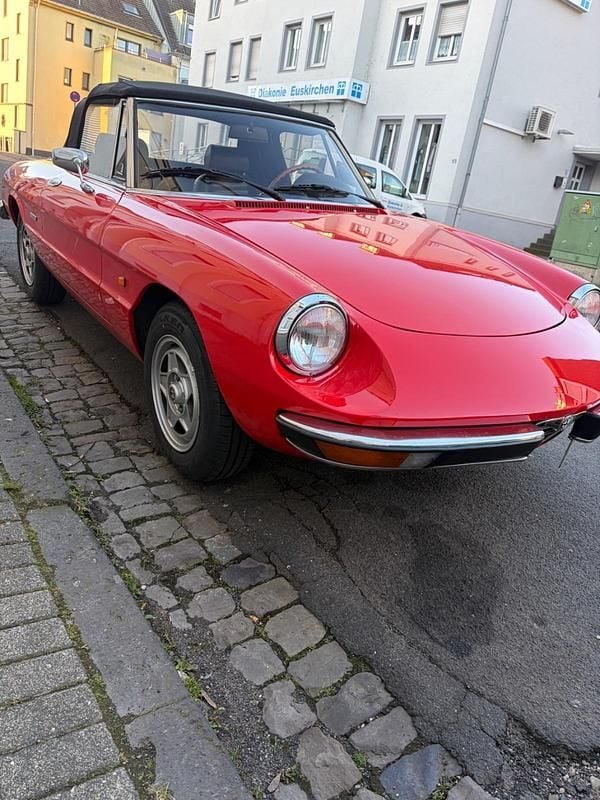 Gebraucht Alfa Romeo Spider 126 PS (92 kW) 1988 Rot Cabrio