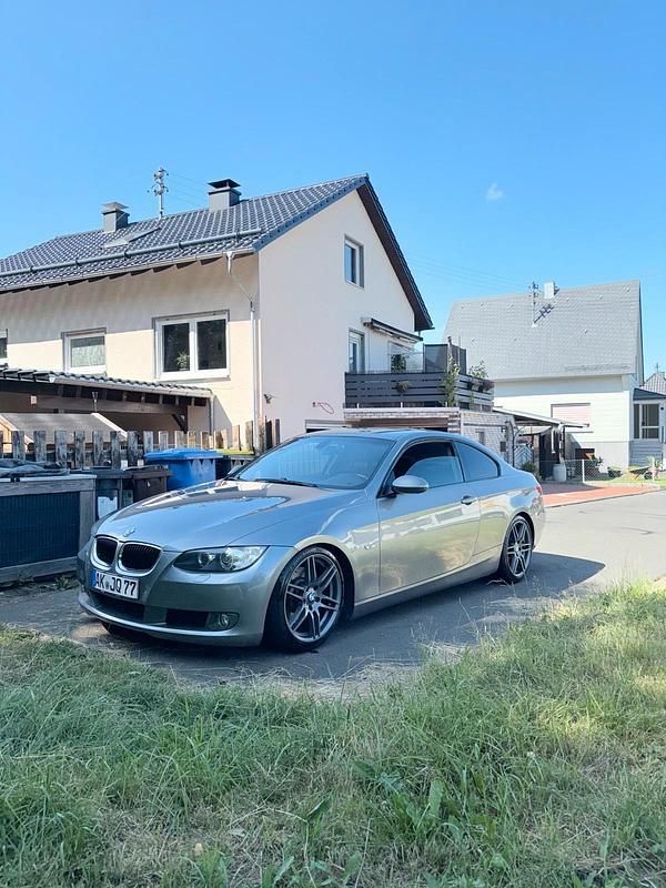 Grau Gebraucht 2006 BMW 325 Sport Line Coupé | 4.900 € - Bild 1/4