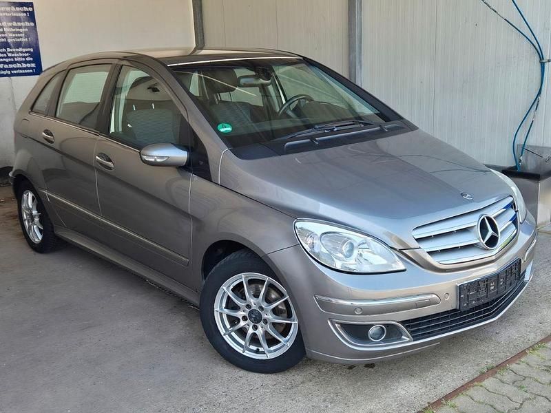 Grau Gebraucht 2007 Mercedes B180 Van / Kleinbus | 3.990 € (Fairer Preis) - Bild 1/4