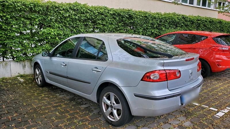 Silber Gebraucht 2005 Renault Laguna II Limousine | 1.450 € (Fairer Preis) - Bild 1/4