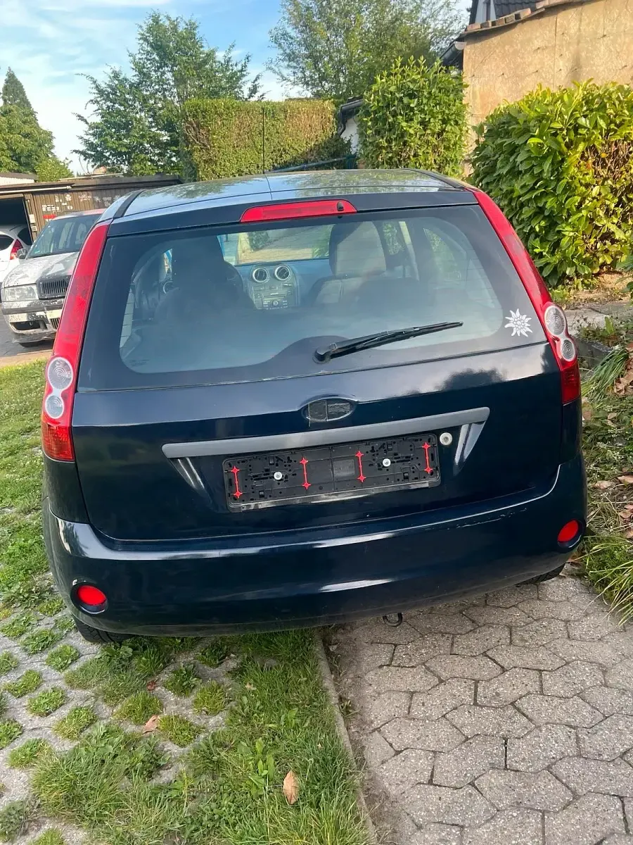 Gebraucht Ford Fiesta 80 PS (58 kW) 2007 Blau Kleinwagen