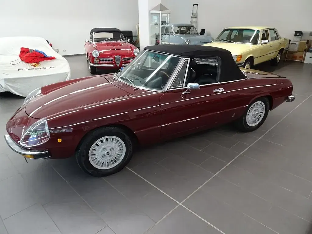 Gebraucht Alfa Romeo Spider 126 PS (92 kW) 1981 Rot Cabrio