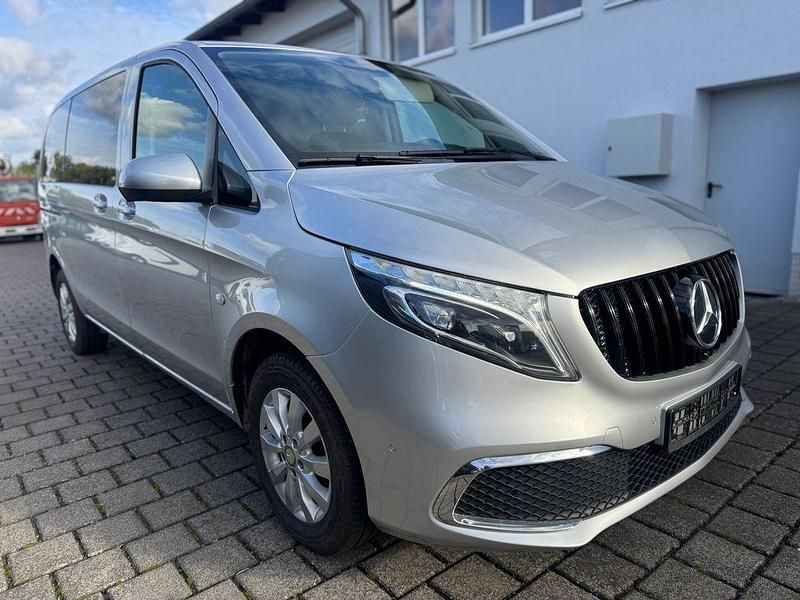 Silber Gebraucht 2022 Mercedes Vito Van / Kleinbus | 27.700 € (Fairer Preis) - Bild 1/4