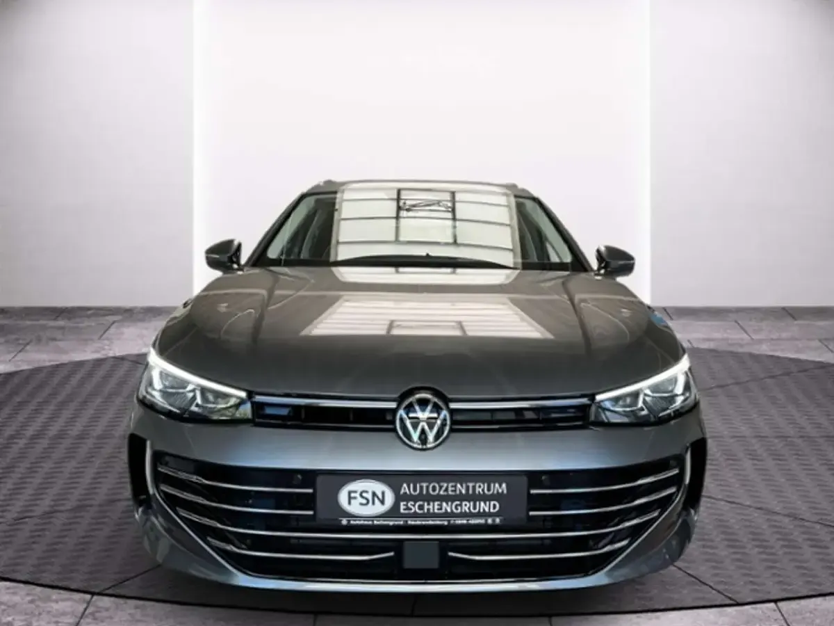 Gebraucht VW Passat Elegance 150 PS (110 kW) 2025 Diabasgrau metallic (metallic) Kombi