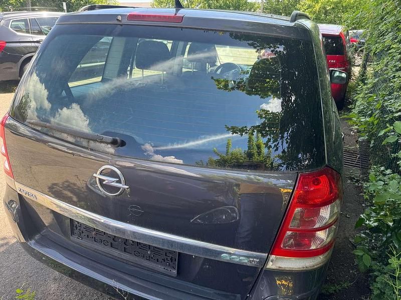 Gebraucht Opel Zafira Family 116 PS (85 kW) 2012 Plat.anthr./rogrey/0j:silbergr Van / Kleinbus