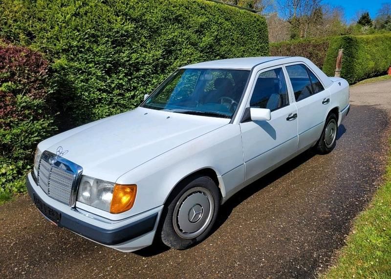 Gebraucht Mercedes E230 136 PS (100 kW) 1990 Weiß Limousine