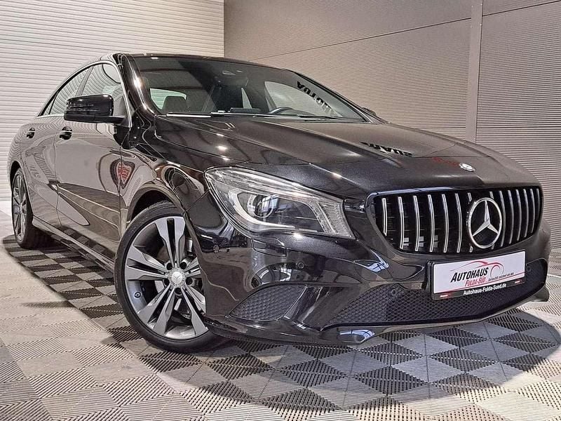Schwarz Gebraucht 2015 Mercedes CLA250 Urban Limousine | 18.970 € (Guter Preis) - Bild 1/3