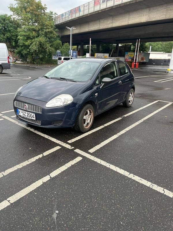 Blau Gebraucht 2009 Fiat Punto Kleinwagen | 1.200 € - Bild 1/4