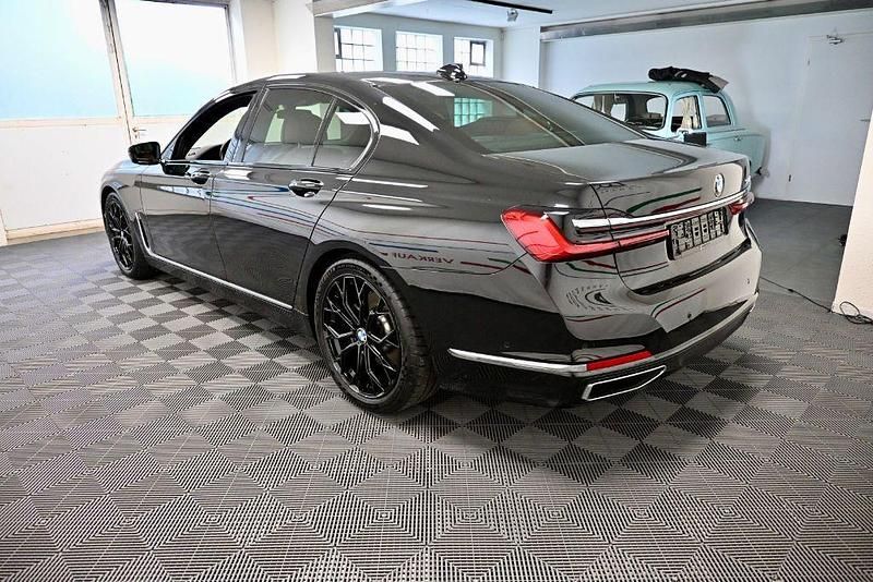 Gebraucht BMW 730 Shadowline 286 PS (210 kW) 2022 Saphirschwarz metallic Limousine