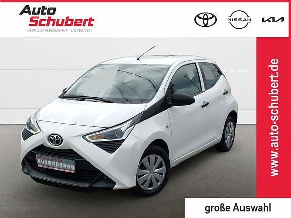 Weiss Gebraucht 2021 Toyota Aygo Business Edition Kleinwagen | 8.490 € (Guter Preis) - Bild 1/2