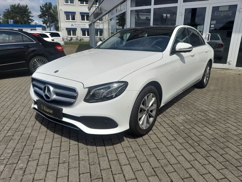 Weiß Gebraucht 2018 Mercedes E220 Avantgarde Limousine | 31.990 € (Fairer Preis) - Bild 1/4