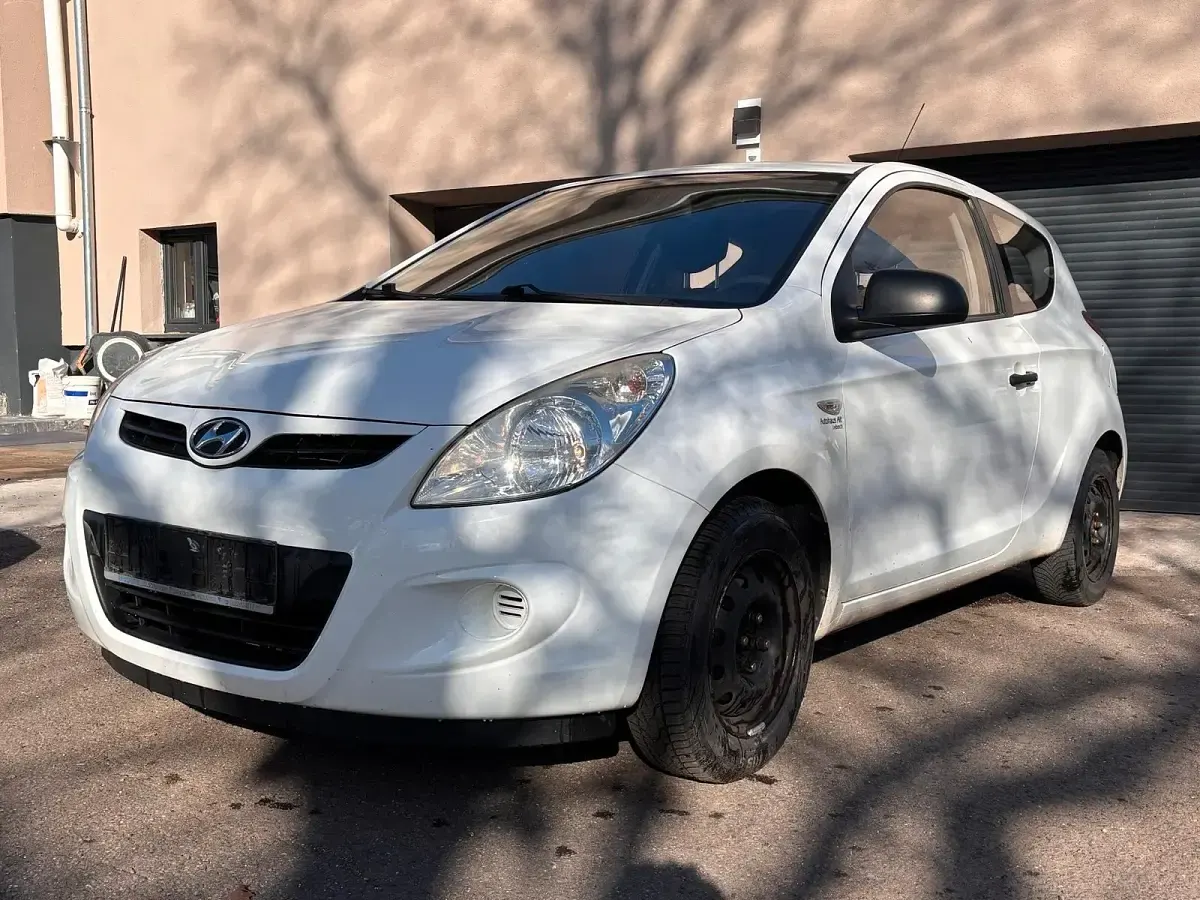 Gebraucht Hyundai i20 78 PS (57 kW) 2010 Weiß Kleinwagen