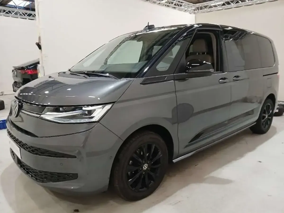 Gebraucht VW Multivan Edition 150 PS (110 kW) 2024 Grau Van / Kleinbus