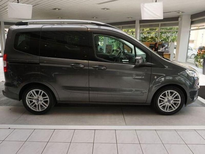 Gebraucht Ford Tourneo Courier Titanium 101 PS (74 kW) 2019 Grau Van / Kleinbus