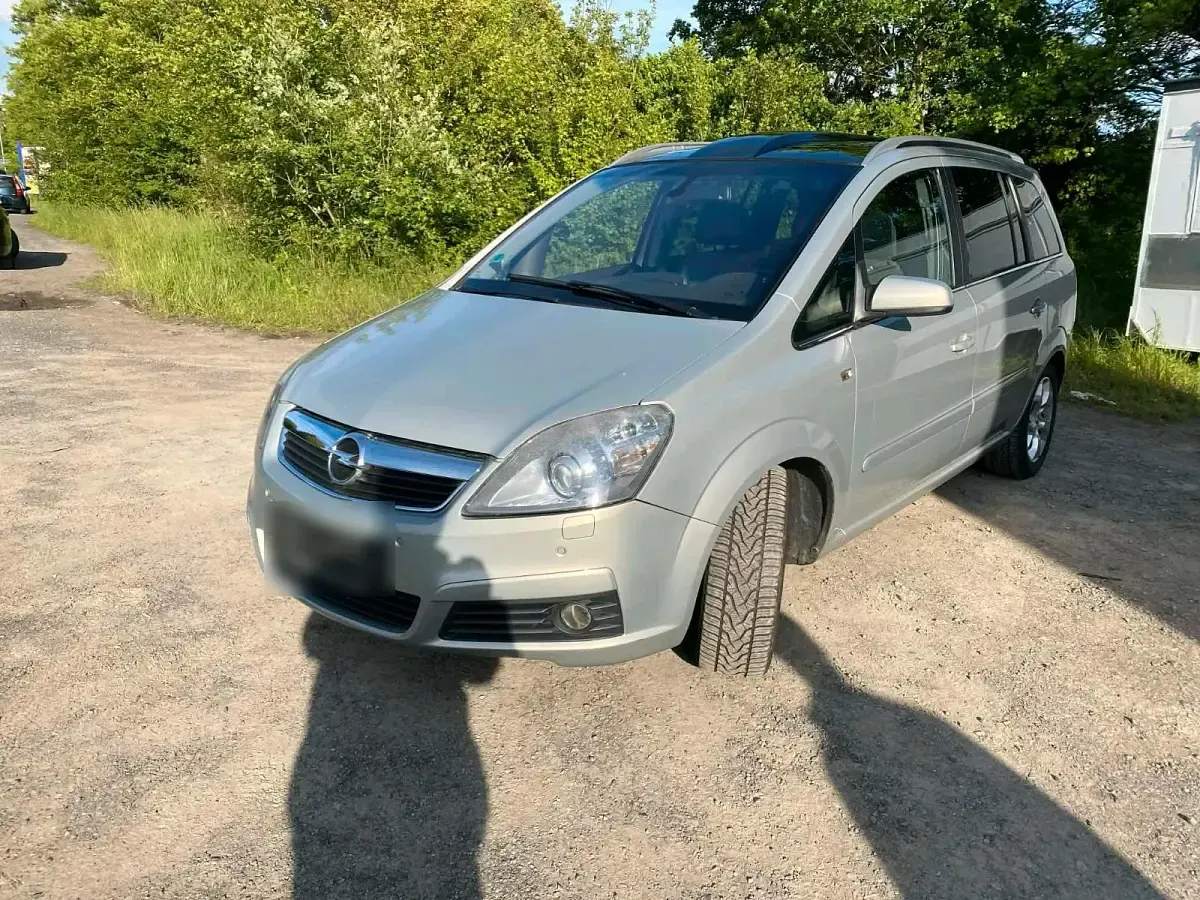 Używany Opel Zafira 150 KM (110 kW) 2006 Srebrny Minivan