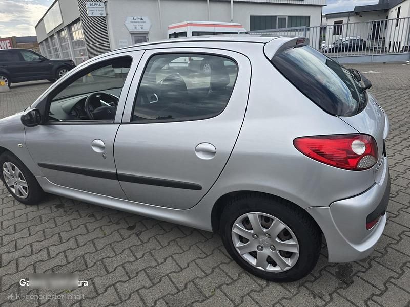 Gebraucht Peugeot 206+ 60 PS (44 kW) 2009 Grau Kleinwagen