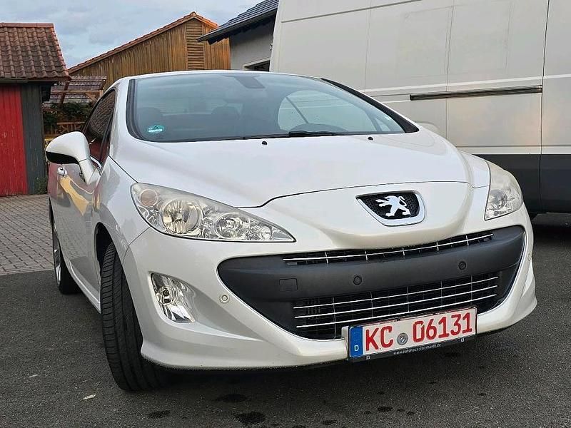 Weiß Gebraucht 2010 Peugeot 308 CC Premium Cabrio | 7.990 € (Teuer) - Bild 1/4