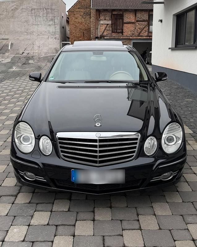 Schwarz Gebraucht 2007 Mercedes E320 Avantgarde Limousine | 7.490 € (Fairer Preis) - Bild 1/4