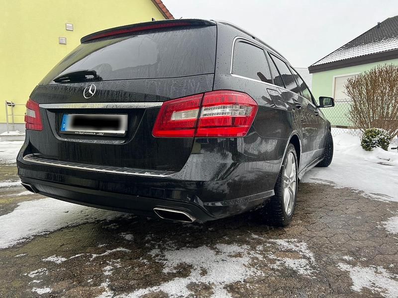 Gebraucht Mercedes E200 AMG 184 PS (135 kW) 2011 Schwarz Kombi