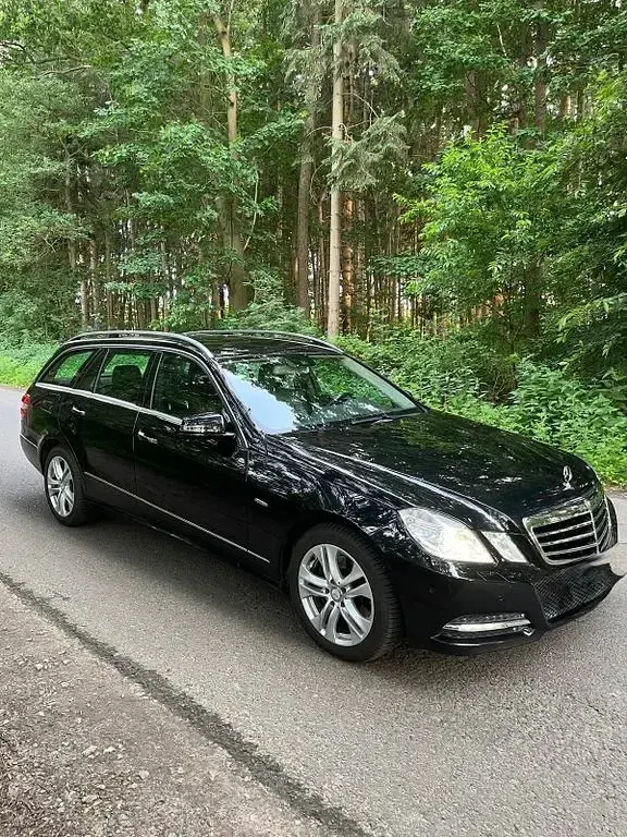 Gebraucht Mercedes E250 Avantgarde 204 PS (150 kW) 2010 Schwarz Kombi