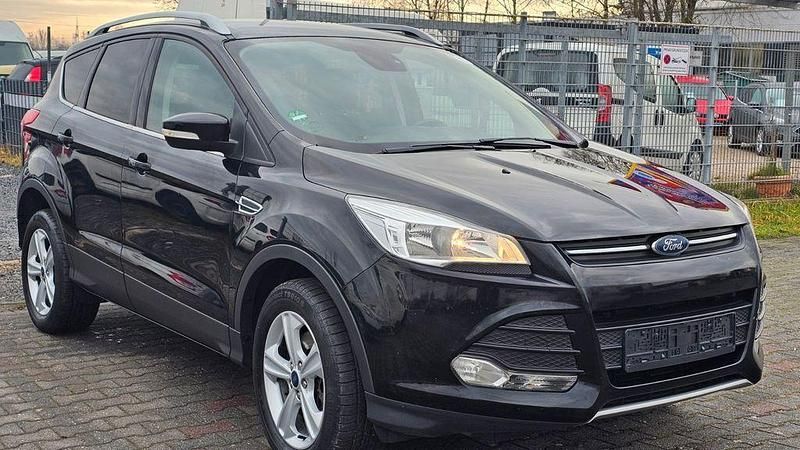 Gebraucht Ford Kuga Trend 120 PS (88 kW) 2015 Schwarz SUV