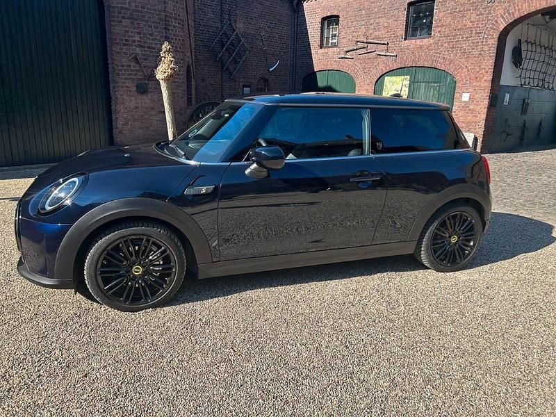 Gebraucht Mini Cooper SE Premium 135 kW (184 PS) 2023 Blau Kleinwagen