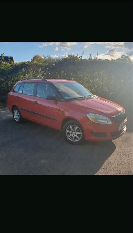 Rot Gebraucht 2012 Skoda Fabia Kombi | 3.290 € (Guter Preis) - Bild 1/4