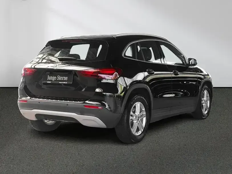 Gebraucht Mercedes GLA200 163 PS (119 kW) 2024 Unilack nachtschwarz SUV
