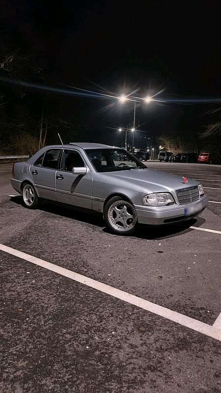 Gebraucht Mercedes C280 193 PS (141 kW) 1993 Silber Limousine