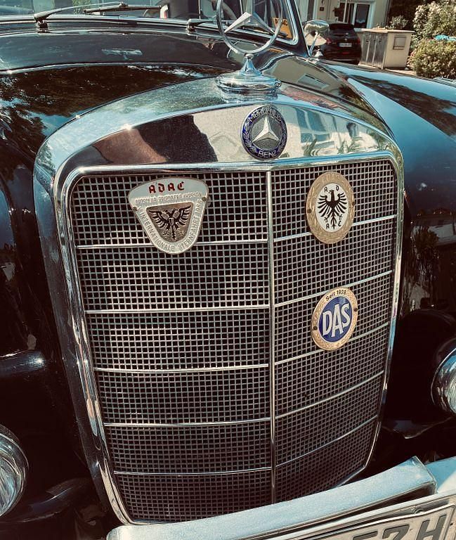 Schwarz Gebraucht 1957 Mercedes 219 Limousine | 21.999 € - Bild 1/4