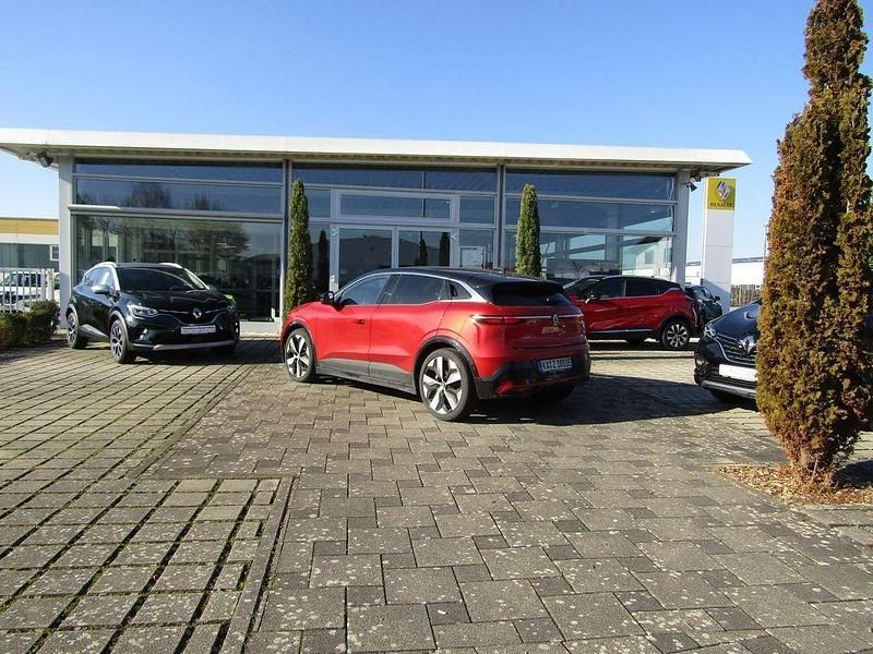 Gebraucht Renault Megane E-Tech Komfort 160 kW (218 PS) 2022 Rot Limousine