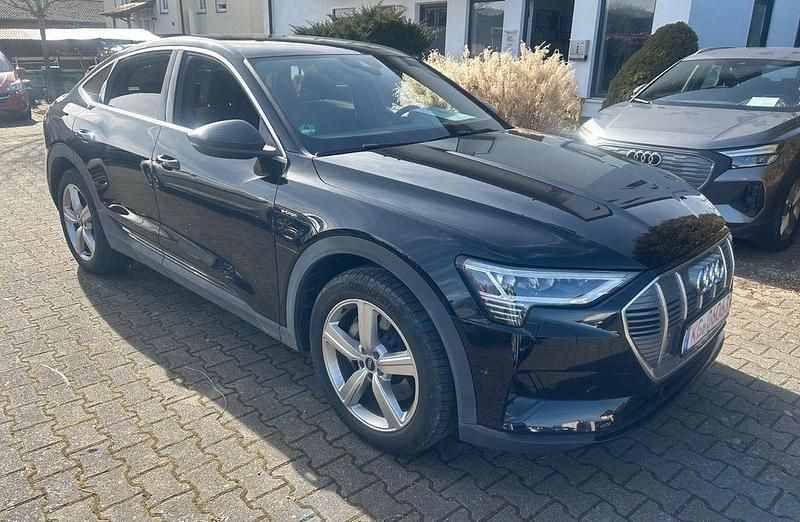 Brillantschwarz Gebraucht 2021 Audi e-tron SUV | 28.700 € (Guter Preis) - Bild 1/4