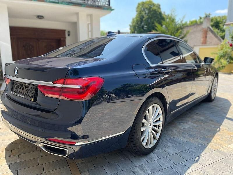 Blau Gebraucht 2017 BMW 730L Limousine | 22.500 € (Fairer Preis) - Bild 1/4