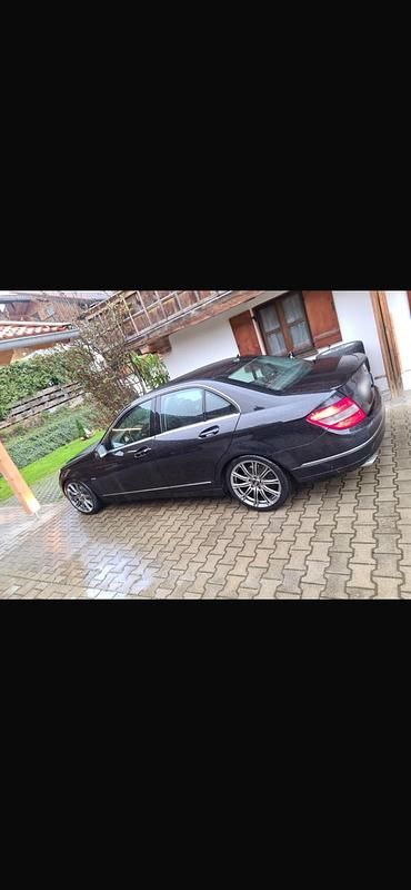 Second-hand Mercedes C200 184 CP (135 kW) 2010 Negru Berlinǎ