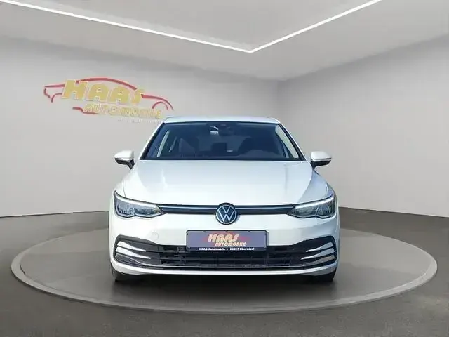 Gebraucht VW Golf VIII Active 150 PS (110 kW) 2022 Weiß Limousine