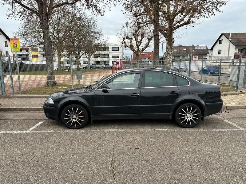 Second-hand VW Passat 131 CP (96 kW) 2003 Negru Berlinǎ