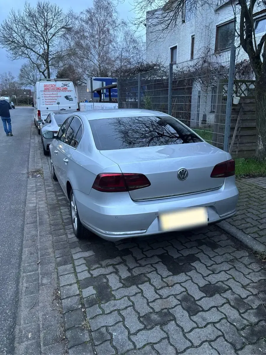 Gebraucht VW Passat 105 PS (77 kW) 2012 Silber Limousine