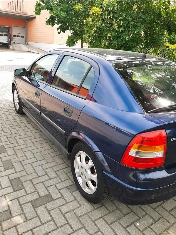 Gebraucht Opel Astra 101 PS (74 kW) 2001 Blau Kleinwagen