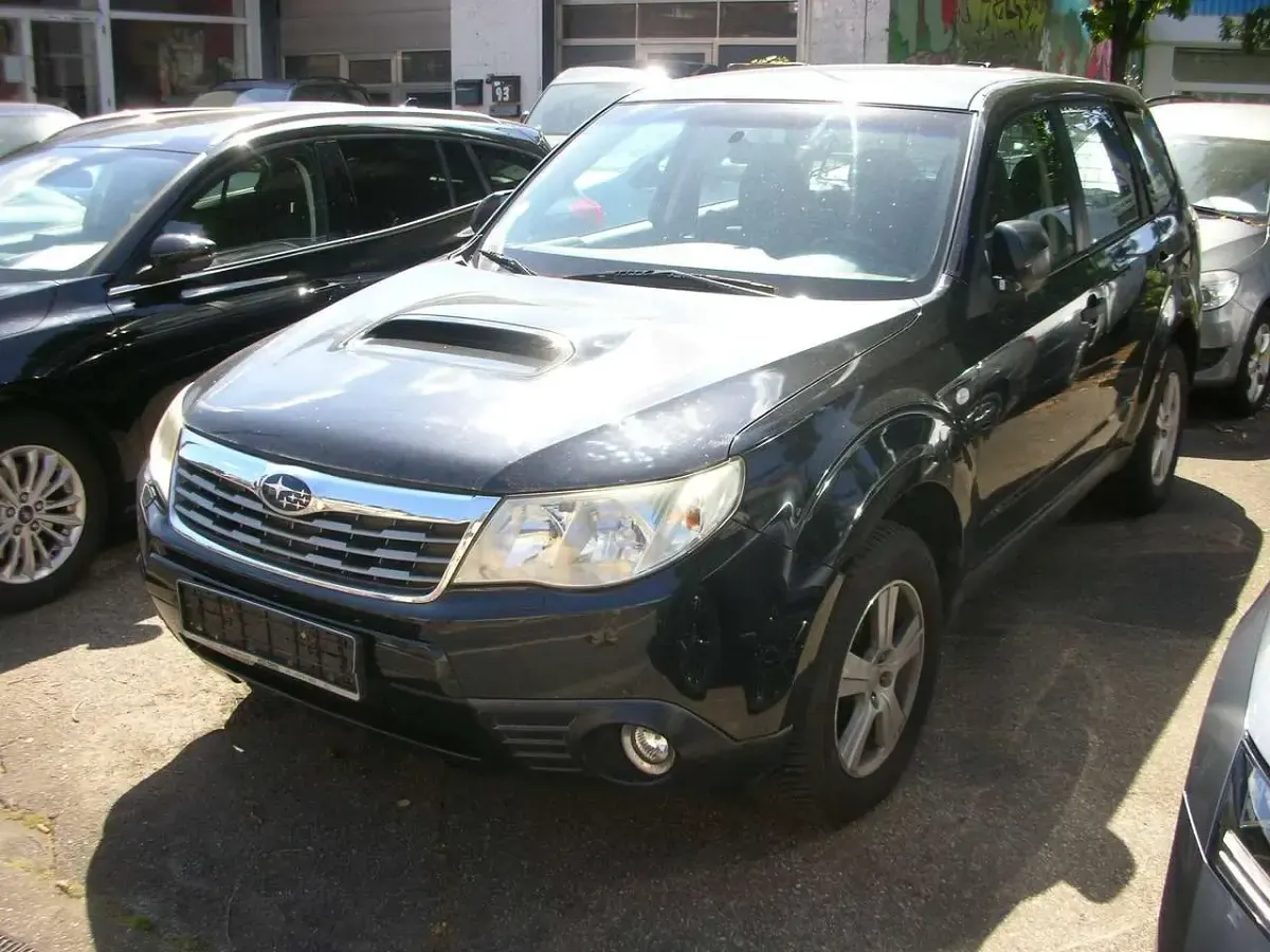 Gebraucht Subaru Forester Active 147 PS (108 kW) 2011 Obsidian black (p) SUV