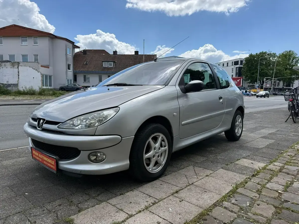Gebraucht Peugeot 206 74 PS (54 kW) 2002 Grau Kleinwagen