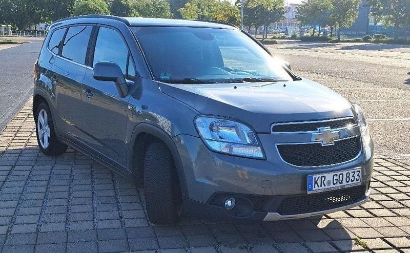 Grau Gebraucht 2011 Chevrolet Orlando LTZ Van / Kleinbus | 4.500 € (Fairer Preis) - Bild 1/4