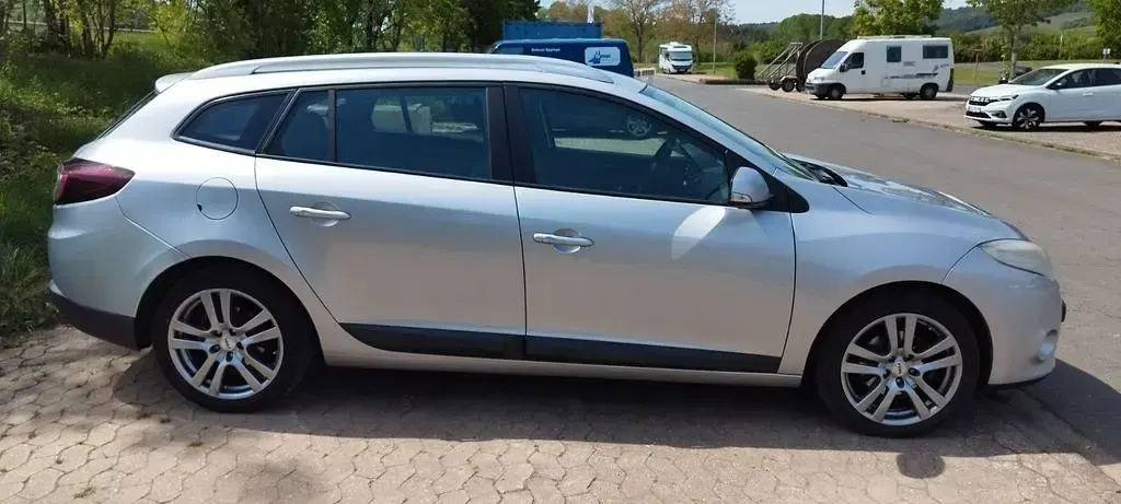 Gebraucht Renault Mégane III Expression 106 PS (77 kW) 2010 Silber Limousine