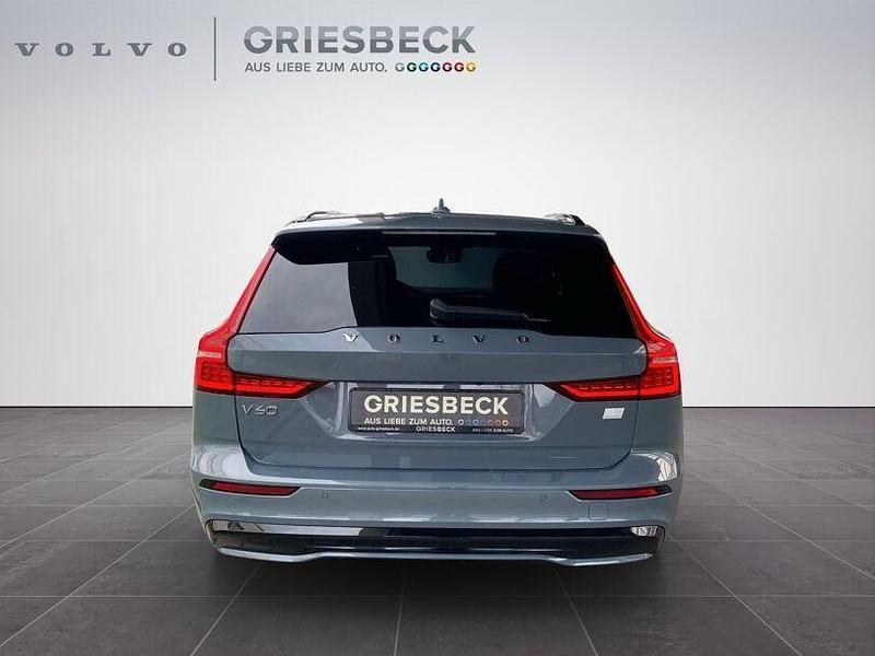 Gebraucht Volvo V60 Plus 455 PS (334 kW) 2023 Thunder grey / metallic Kombi