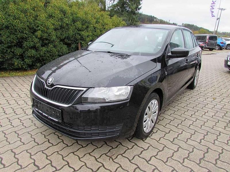 Schwarz Gebraucht 2015 Skoda Rapid Active Kombi | 3.990 € (Superpreis) - Bild 1/4
